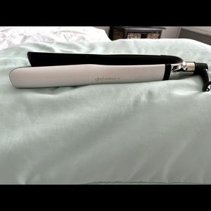 GHD Platinum + Straightener